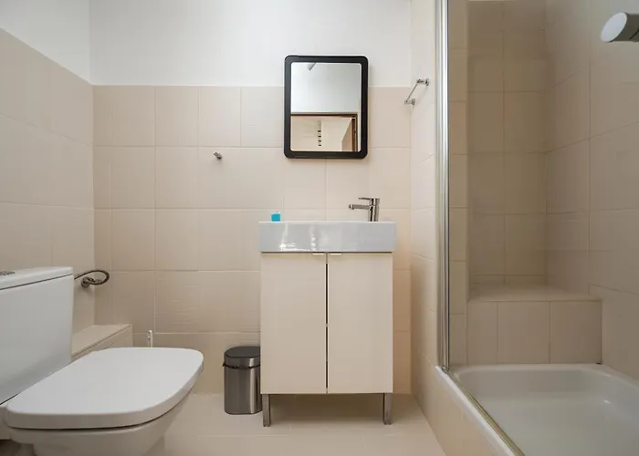 Zurawia Spacious By Bookinghost