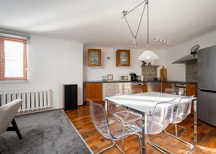 Apartment Zurawia Spacious By Bookinghost
