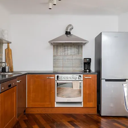 Apartment Zurawia Spacious By Bookinghost