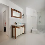 דירה Zurawia Spacious By Bookinghost