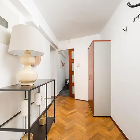 Zurawia Spacious By Bookinghost شقة