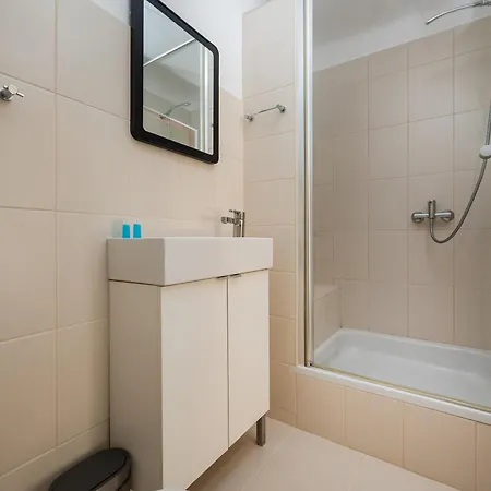 Apartment Zurawia Spacious By Bookinghost *