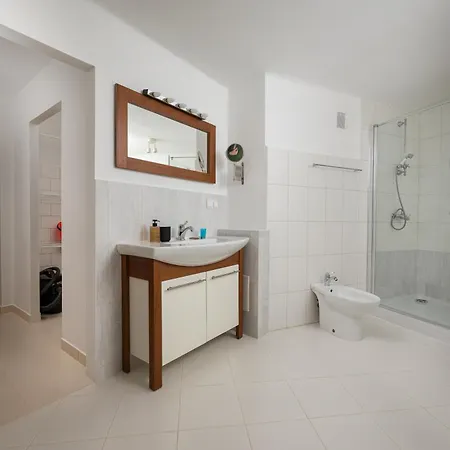 Apartment Zurawia Spacious By Bookinghost