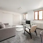 Zurawia Spacious By Bookinghost