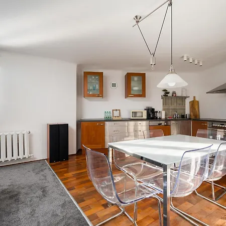 Apartmán Zurawia Spacious By Bookinghost